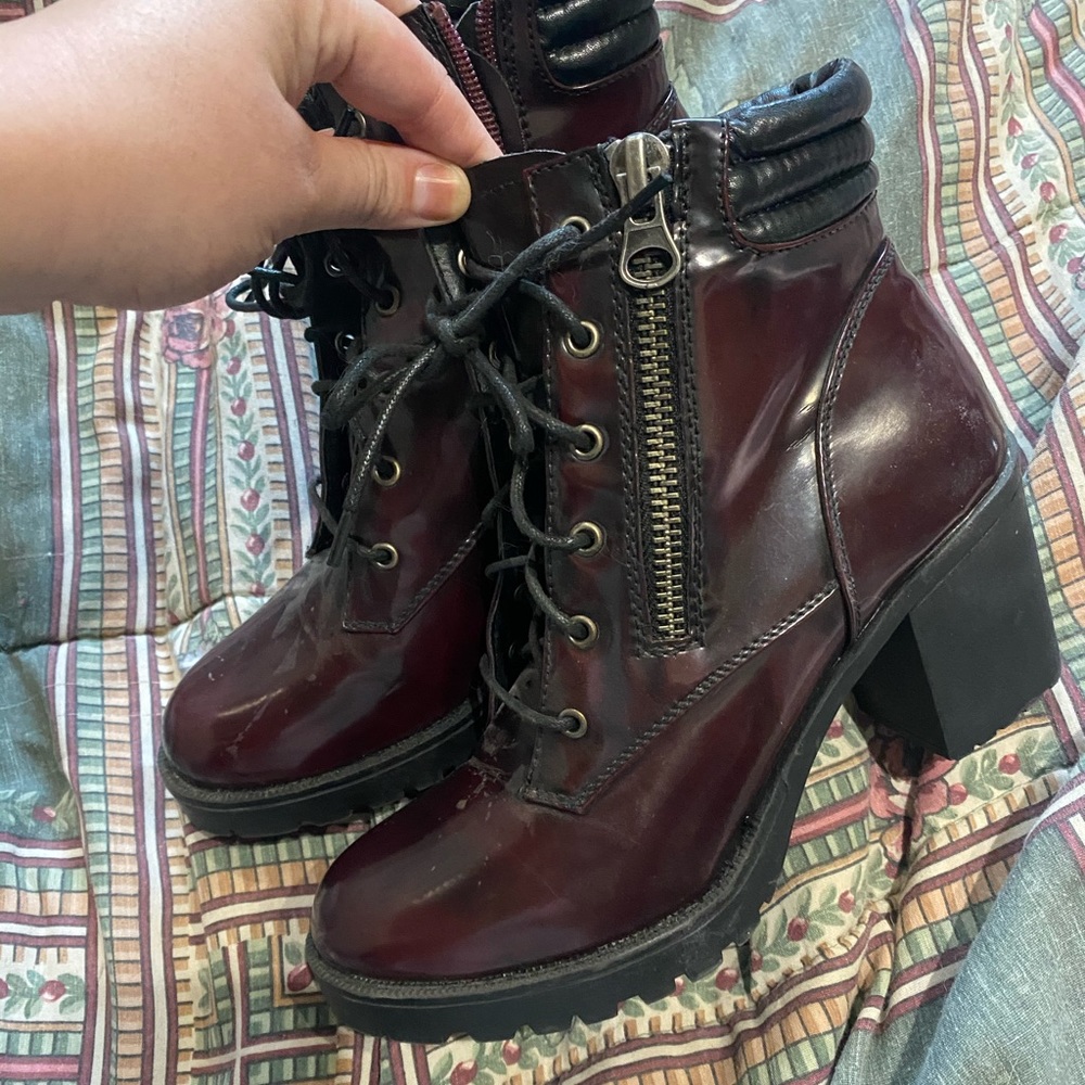 LACE UP BOOTIES
